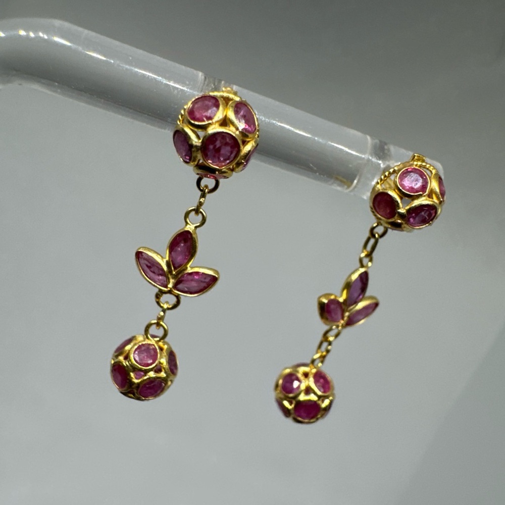 Gorgeous 18k Solid Yellow Gold Ruby Filigree Dang… - image 3